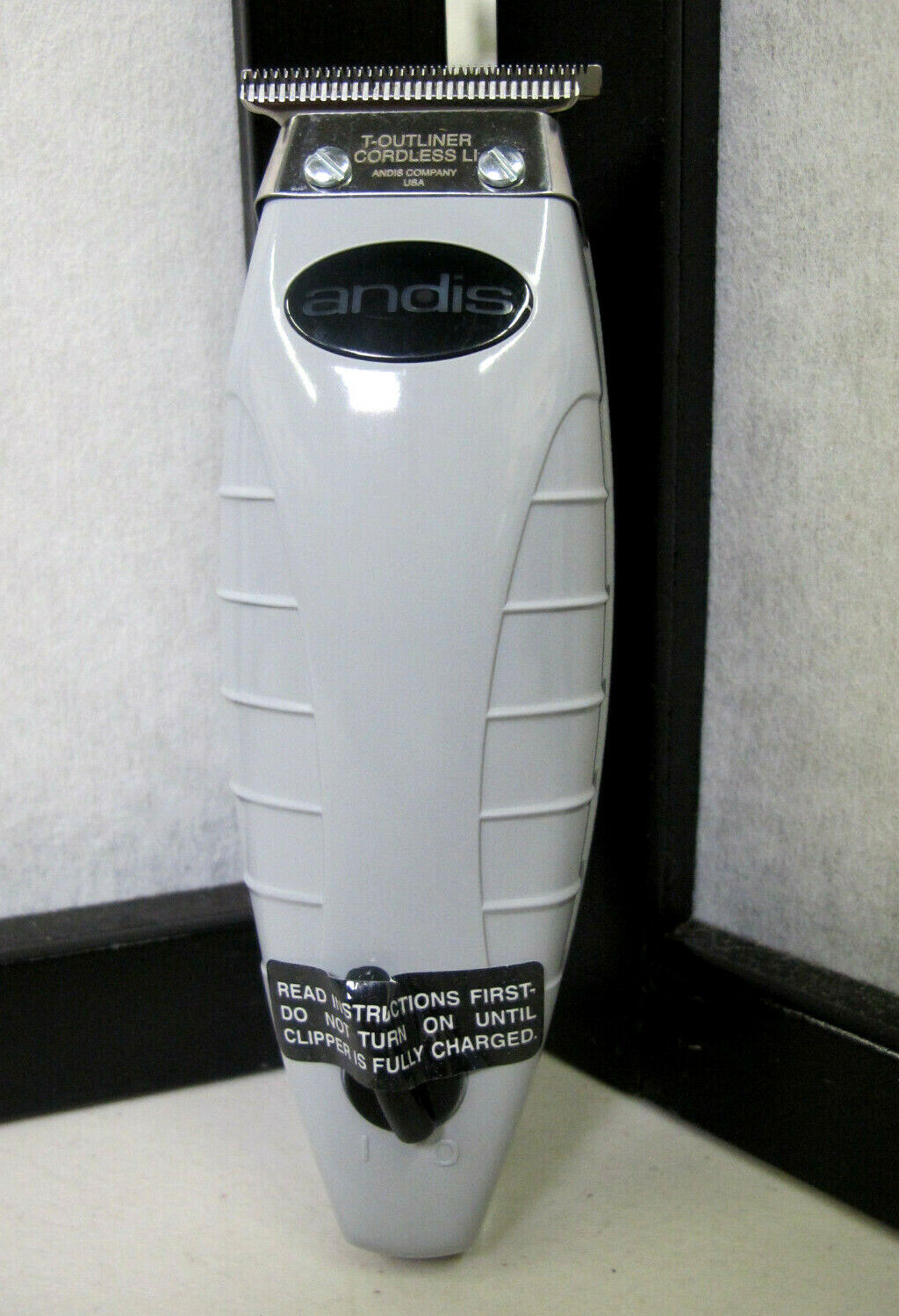 Andis 74000 Professional Cordless T-Outliner Beard/Hair Trimmer