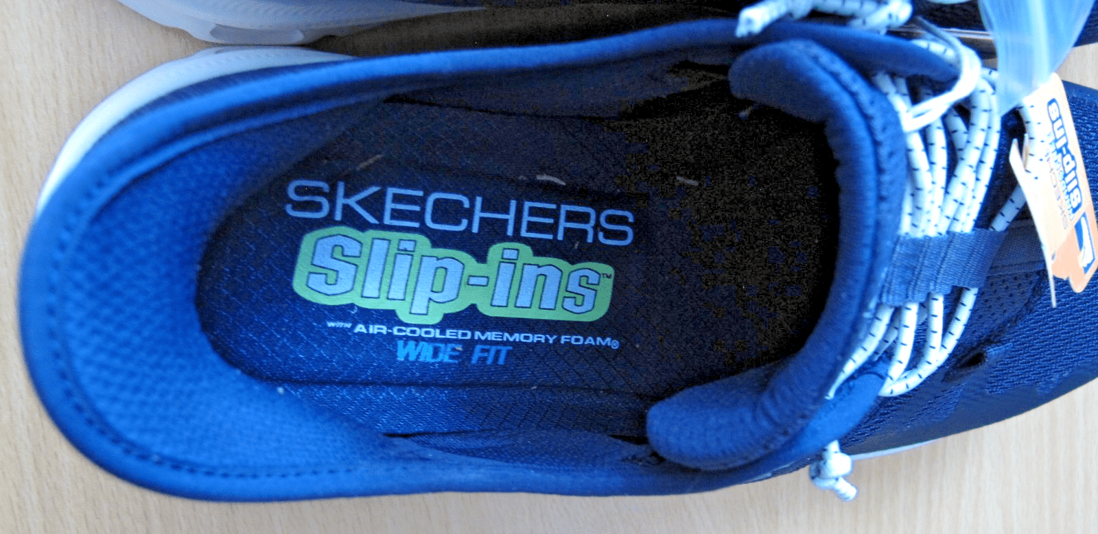 Skechers glide step wide fit hands free womens sneakers memory foam size 8 - MagsTag