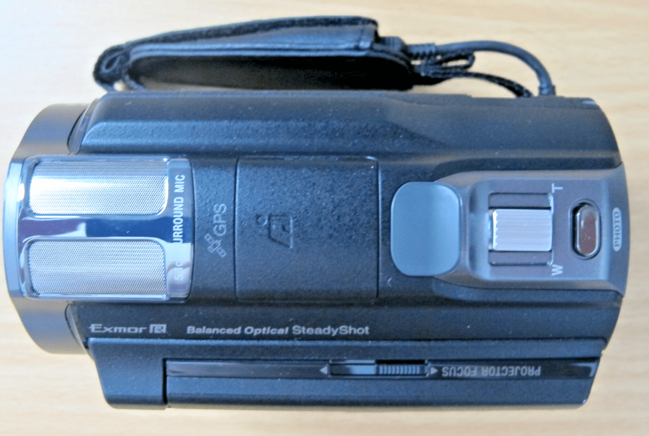 Sony HDR - PJ710V (32 GB) AVC Camcorder Full HD 1920×1080 video Built - in projector - MagsTag